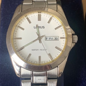 Gents  Lorus by Seiko Quartz VJ33-X001 Day/Date Bracelet Watch with white Dial