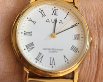 Eenvoudig Avia-horloge met witte wijzerplaat en Romeinse cijfers en datum