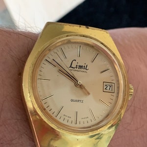 Very Rare Vintage Gents 1970s  Limit Early quartz watch with  caliber 2030  Movement In Associated tin