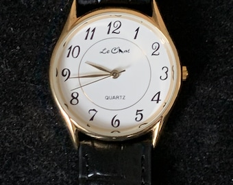 Eenvoudig Le Chat-horloge met witte wijzerplaat, zonder gedoe