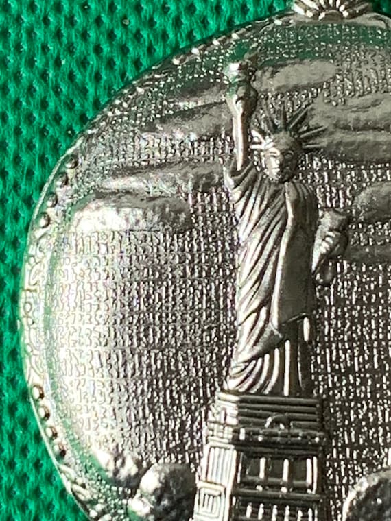 Montre De Poche Commémorative Statue De La Liberté 1886-1986 - Mouvement Quartz (sans Pile) - Occasion