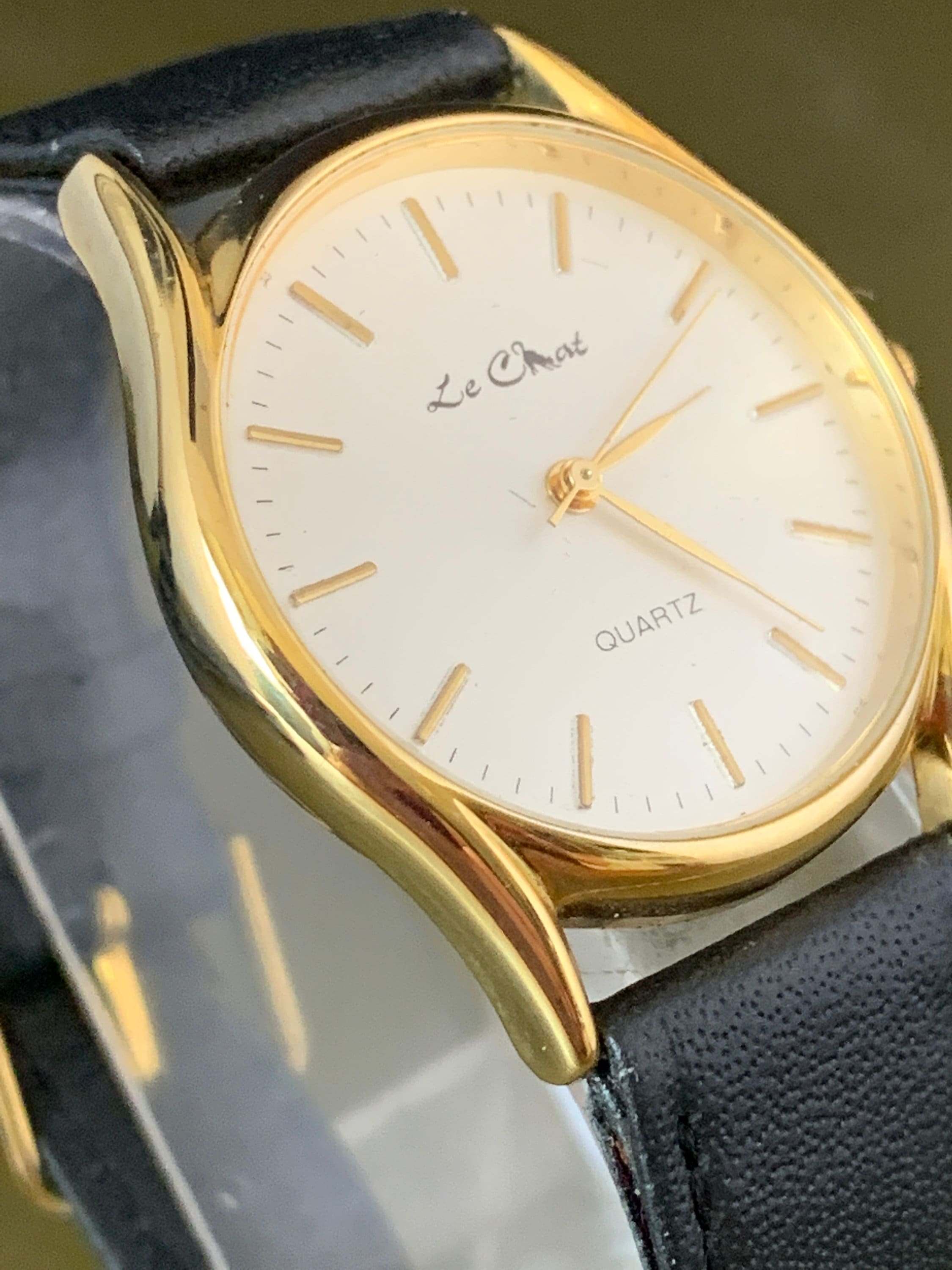 Le Chat Classic Unisex Fashion Quartz Movement Watch With  display picture 1