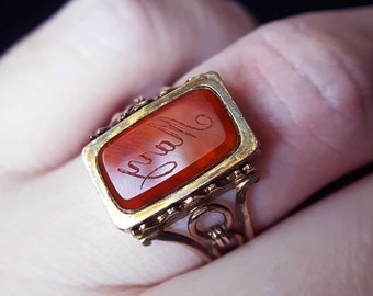 Vintage & Antique 1800s Georgian Swivel Sentimental Mourning Ring with Carnelian Agate Intaglio and Hairwork in 9K Gold | TheIdolsEye