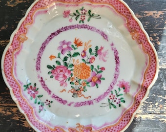 Antique 1700s Qianlong Chinese Export Porcelain Famille Rose Scalloped Hexagonal Underplate Dish or Tray with Flower Bouquet
