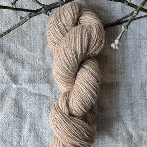 Natural plant dyed / hand dyed wool yarn in beige.  FINGERING sock baby weight. Suitable for knitting tablet weaving.