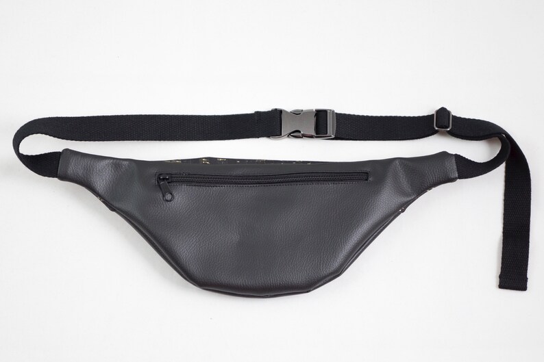 Belly pocket triangles platinum with zip pocket