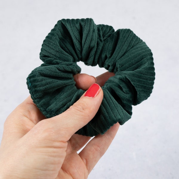 Scrunchie Cord Samt Waldgrün Stoffhaargummi