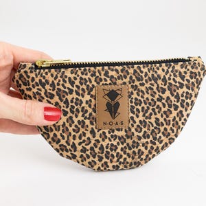 Mini Moon Bag Kork Leo mit 2 Kartenfächern - kleine Geldbörse
