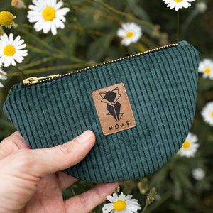 Mini Moon Bag Cord Waldgrün mit 2 Kartenfächern - kleine Geldbörse