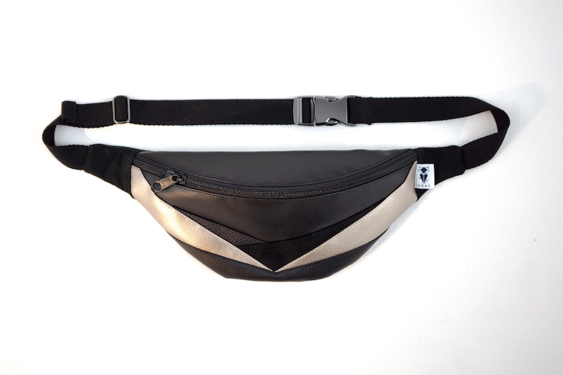 Belly pocket triangles platinum with zip pocket