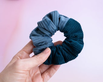 Scrunchie Cord Bicolor Aqua - fabric hair tie made of corduroy petrol