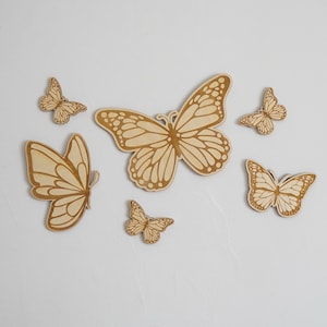 Sechs Holzschmetterlinge für Kinderzimmer Wanddekoration - Schmetterling Wand Kunst Spielzimmer Dekor Baby Boho Mädchen und Jungen Zimmer Minimalist