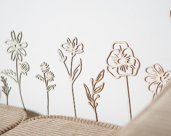 Een set van 10 houten madeliefjes voor kinderkamerdecoratie