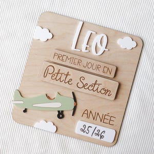 Cartello personalizzato in legno per il ritorno a scuola – Accessorio fotografico per il primo giorno di scuola – Nome ricordo per asilo nido e scuola materna
