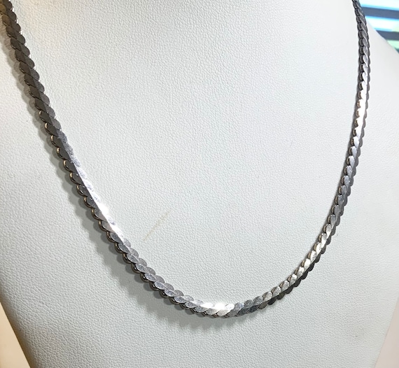 Vintage 1960s New Old Stock White Gold Plate Scalloped Necklace 18” 3mm