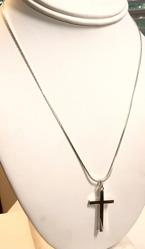 Vintage 1960s New Old Stock White Gold Plate Cross Necklace 18” 17mm Cross