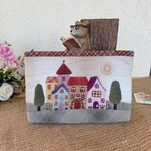 Patchwork travel case, Clutch bag,  Zipper makeup bag, quilting pouch, handmade bag, travel organizer, hand embroydered bag