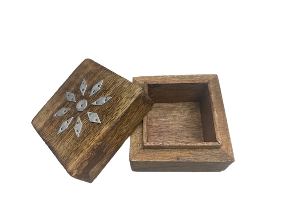 Tiny square trinket box with tin star lid - image 3
