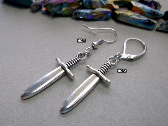 Orecchini a clip con spada, gioielli con armi medievali, orecchini pendenti lunghi in argento con pugnale gotico da strega per donne o uomini, coltello vichingo, idea regalo - Italia