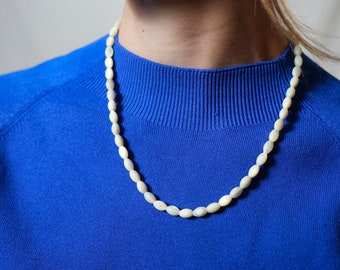 Synthetic oval pearl necklace imitation bone white pearly effect/ silver clasp / gift for her women's jewelry I vintage necklace