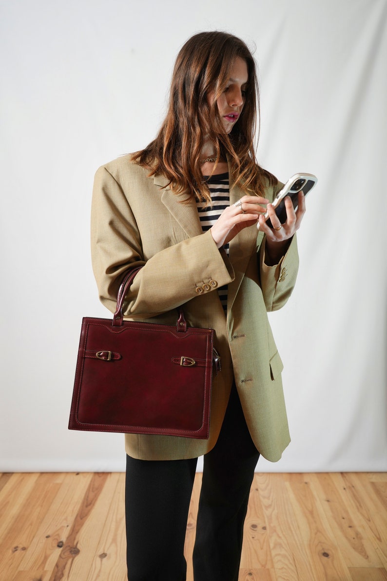 genuine vintage leather handbag I 70s I dark red bag I second-hand accessory I retro bag I chic accessory image 4