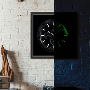 Stampa artistica dell'orologio lunare che si illumina al buio, regalo per collezionisti di orologi, poster di belle arti orologiere, regalo per i possessori dell'orologio lunare Omega Speedmaster Apollo.