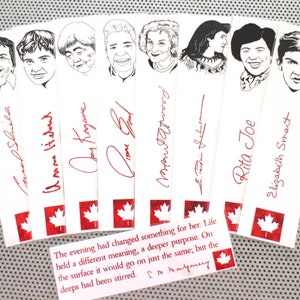 Puede incluir: Ocho marcapáginas blancos con ilustraciones en blanco y negro de rostros de personas. Cada marcapáginas tiene una hoja de arce canadiense roja y una firma manuscrita en tinta roja. El texto "The evening had changed something for her. Life held a different meaning, a deeper purpose. On the surface it would go on just the same; but the deeps had been stirred." está impreso en una tarjeta blanca con una hoja de arce roja.