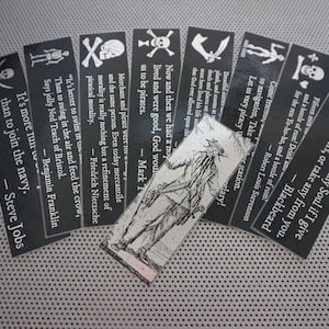 Marcadores con citas de piratas, nueve marcadores hechos a mano, canciones marineras, refranes, banderas de Jolly Roger, Stede Bonnet, Barbanegra, Calico Jack, historia, arrr