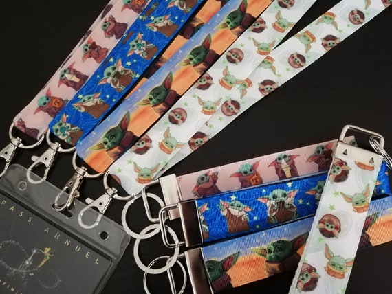Bebe Yoda Grogu Porte Cle Laniere Pour Badge Disney Star Etsy