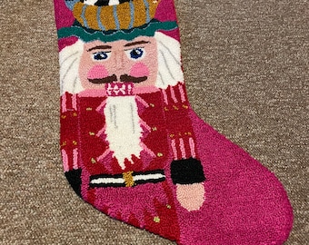 Cascanueces rosa de Mackenzie Childs, calcetín navideño grande, tetera a cuadros, decoración navideña, NUEVO, raro y descatalogado, vintage