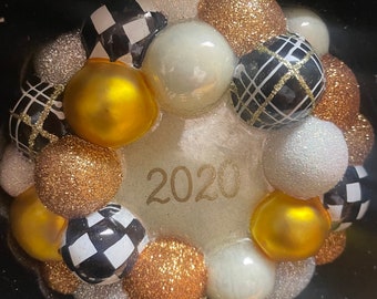 Szklana ozdoba choinkowa Mackenzie Childs, bardzo trudna do znalezienia - wieniec z 2020 r., kratka dworska, czarno-biało-złota