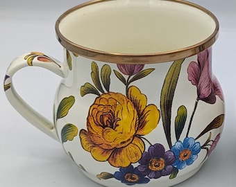 Marché aux fleurs blanches Mackenzie Childs, designer florale en émail, tasse à thé, café, tasse à la retraite - plus de pièces disponibles livraison gratuite
