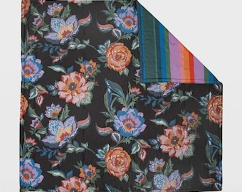 Juego de 2 fundas nórdicas Mackenzie Childs Jaipur negras tamaño queen - Descatalogadas y difíciles de encontrar. Nuevas en su embalaje original. Tela de lino negra de diseño con estampado floral.