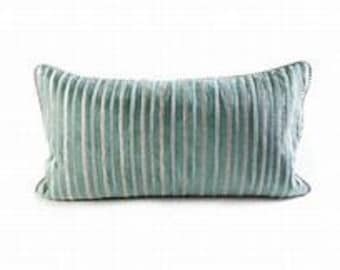 Almohada decorativa Ishifan azul y verde con cuadros Courtly Check de Mackenzie Childs, nueva en caja. Impresionante y elegante. ENVÍO GRATIS. Disponibles 2 unidades.
