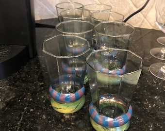 Set di 4 caraffe Mackenzie Childs marmorizzate verdi e blu Star Wars Voyager Bicchieri Vintage rari e fuori produzione Cocktail Acqua Highball Designer