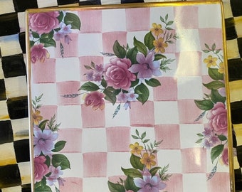 Un sous-plat en céramique pour lune de miel rose pétale de rose Mackenzie Childs - 8 x 8 - 19 disponible livraison gratuite design à la retraite rare