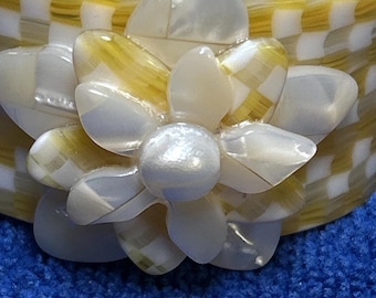 Pulsera Mackenzie Childs de cuadros pergamino, color crema, con flores de capiz - descatalogada y rara - envío gratis