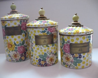 Juego de 3 ranúnculos esmaltados cortesanos de Mackenzie Childs con flores rosas y amarillas, con remate de cuentas. Retirado ~ Vintage ~ Raro ~ hay más unidades disponibles.