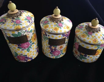 Mackenzie Childs Vintage Raro Ranúnculo Flor Amarilla Conjunto de 3 latas raras retiradas - más piezas disponibles ENVÍO GRATIS