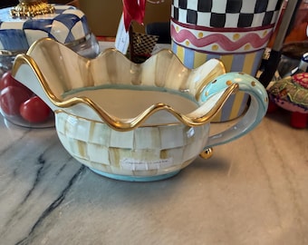 Mackenzie Childs Seltene Keramik potterycPerchment Creme Karo mit Gold Sauciere Selten und im Ruhestand NEUE atemberaubende