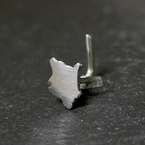 Kenya hand cut 925 sterling silver nose stud. Africa lover gift. Tiny african nose stud. Kenya lovers. Nose piercing. L-shape post.