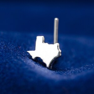 Texas hand finished sterling silver nose stud. Texas lover gift. USA nose stud. Cowgirl nose stud. Nose piercing unique. L-shape post.