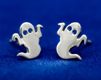 Cute ghosts 925 sterling silver stud earrings. Hand cut tiny ghosts studs. Horror lovers Halloween gift. Ghost lover gift for Halloween look