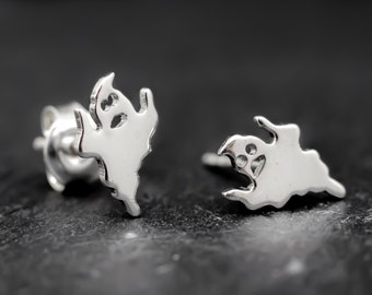 Tiny ghosts sterling silver stud earrings. Hand cut small ghosts studs. Halloween gift for horror lover. Ghost lover gift for Halloween look