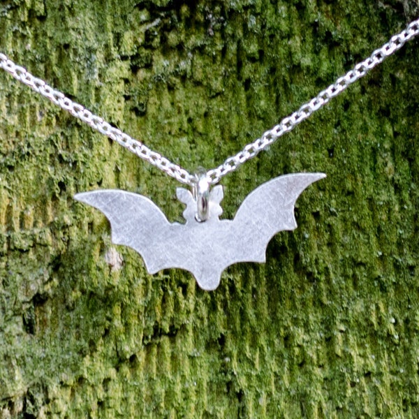 Pendentif chauve-souris en argent 925. Un animal de nuit pour toi. Colier chauve-souris. Pendentif Halloween. Cadeau ideal pour Goth.