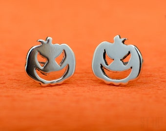 Halloween pumpkin sterling silver stud earrings. Hand cut tiny studs. Cute horror lovers Halloween gift. Ghost lover gift. Halloween look.