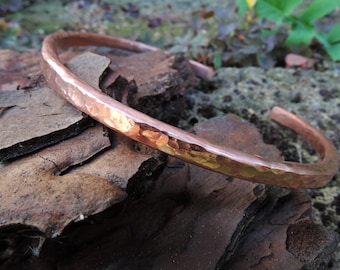Bracciale in rame martellato da uomo o da donna - Rame massiccio e resistente - Gioielli semplici e minimalisti - Bracciale curativo - Personalizzazione personalizzata