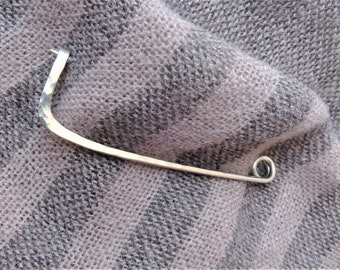 Épingle à nourrice en argent Épingle à châle / écharpe / kilt moderne minimaliste Broche en argent allemand - Épingle classique martelée lignes simples