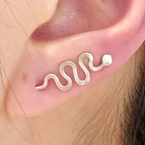 Snake crawler/climber earring - Sterling silver / Copper ear climber - Serpent earrings - Wavy snake ear bar / ear pin