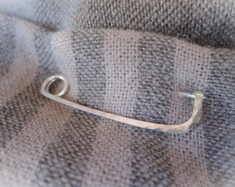 Silver safety pin Minimalist modern shawl pin / scarf / kilt pin Brooch in German silver - Hammered simple lines classic pin